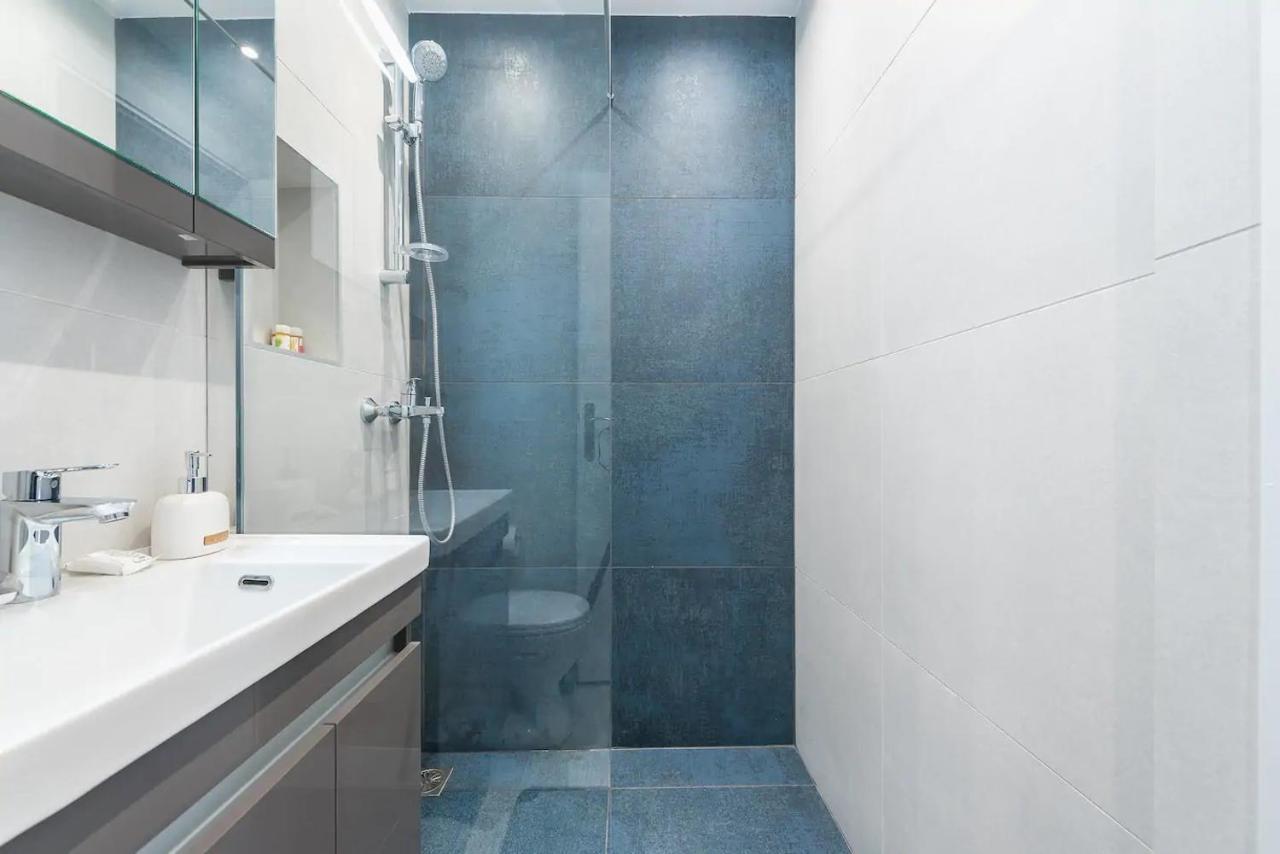 Glyfada Glass-Walled Designed Apt Athena Bagian luar foto