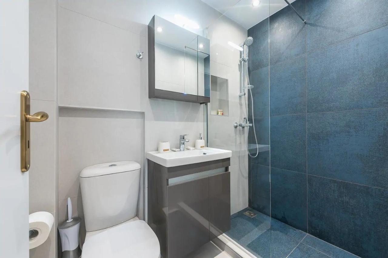 Glyfada Glass-Walled Designed Apt Athena Bagian luar foto