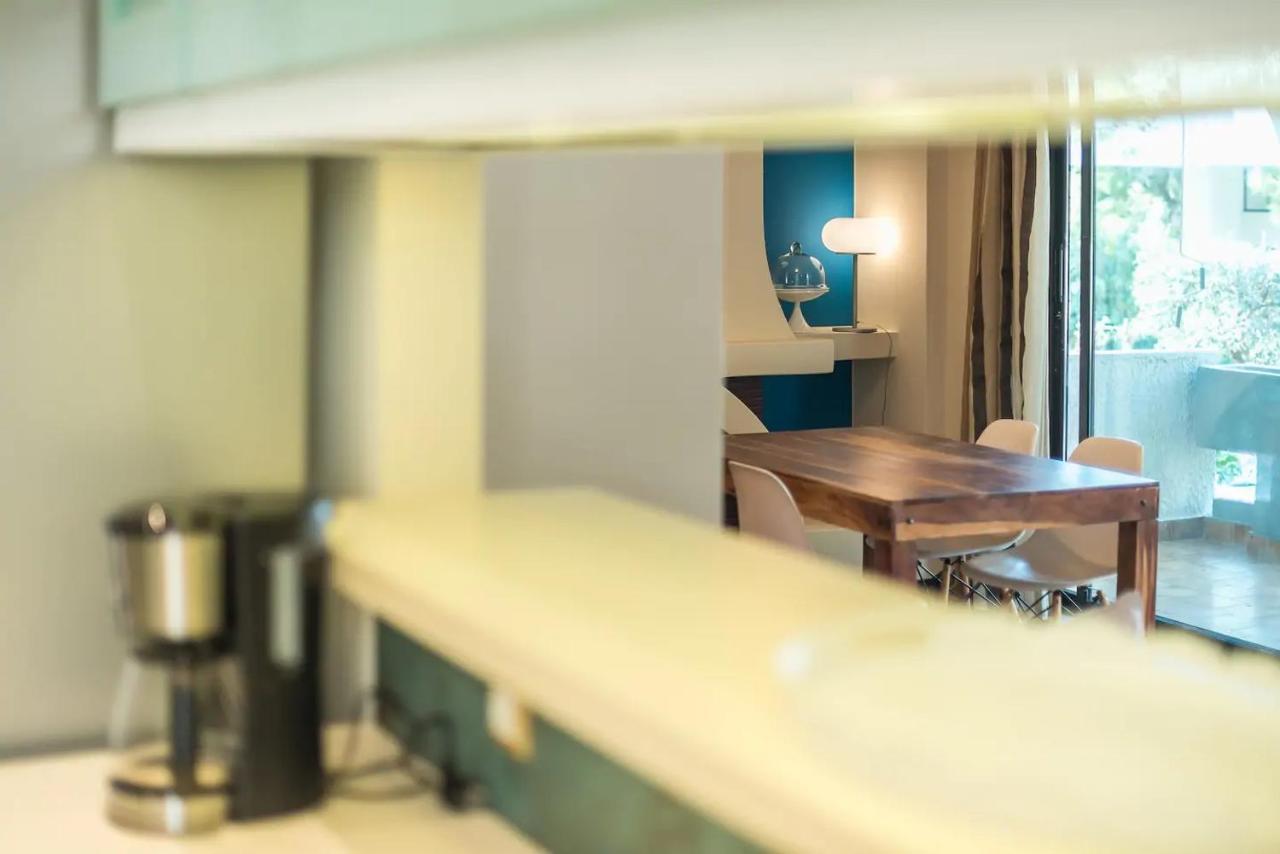 Glyfada Glass-Walled Designed Apt Athena Bagian luar foto