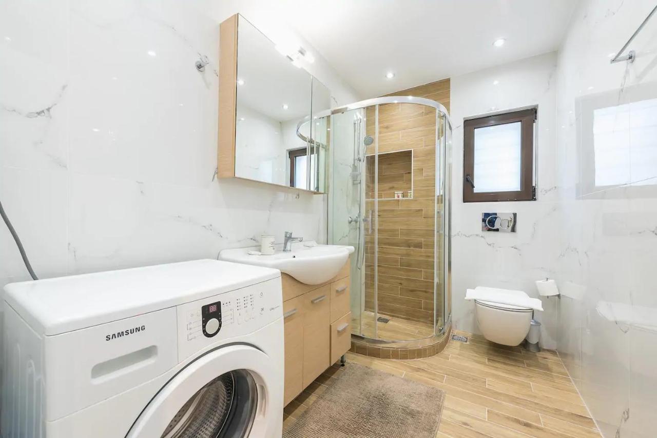 Glyfada Glass-Walled Designed Apt Athena Bagian luar foto